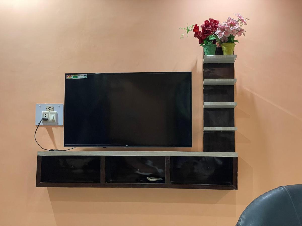 מוזאפרפור Hotel Swarg מראה חיצוני תמונה